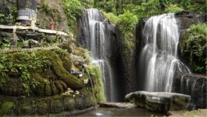 taman beji griya waterfall2