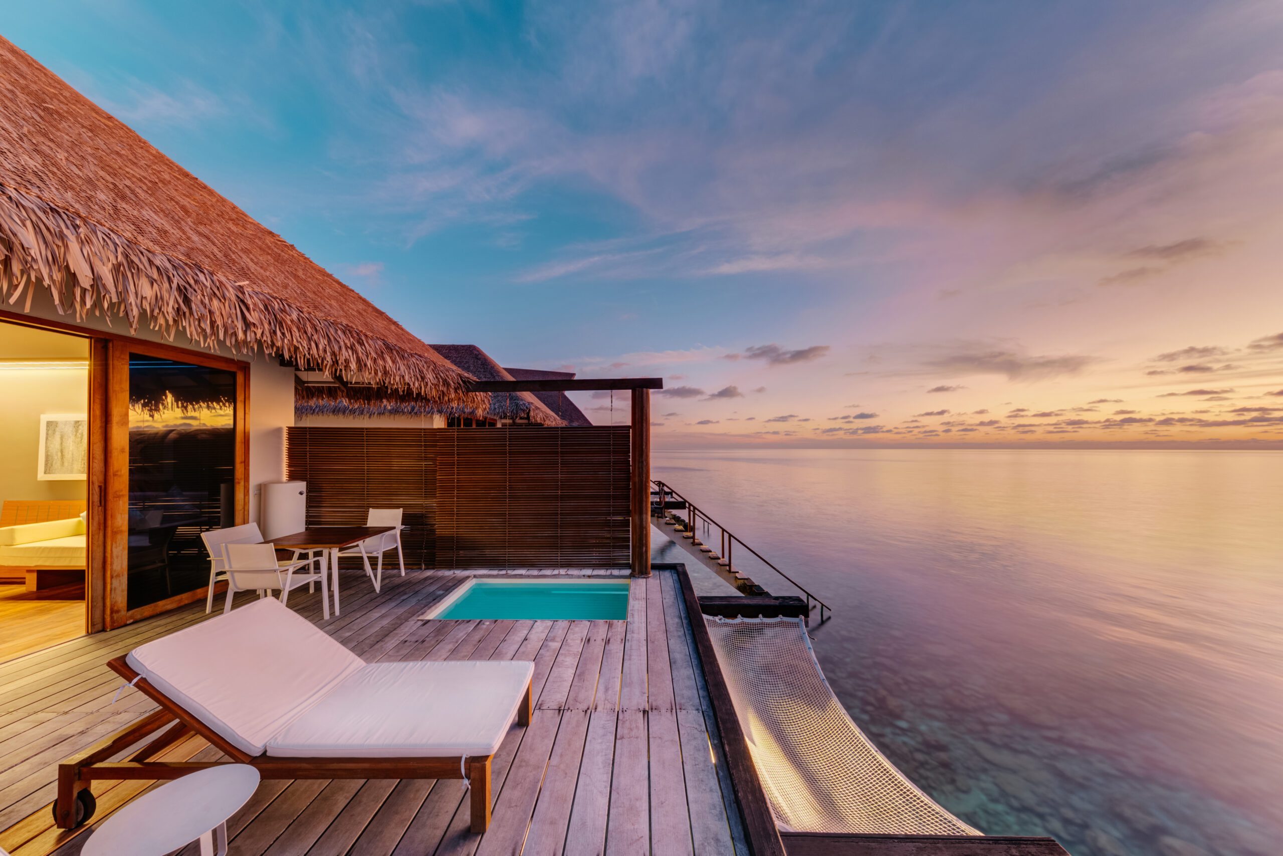 Sunset Water Bungalow with Jacuzzi 4